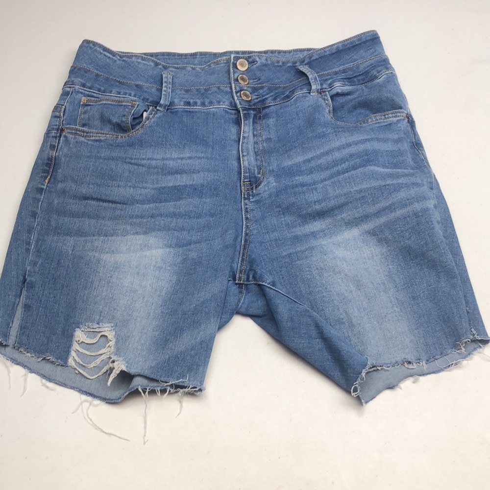 IBIZA DISTRESS JEAN SHORTS 13/32 ⭐